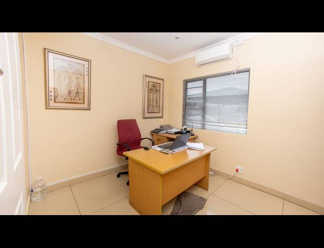 563M² OFFICE FOR SALE IN VINCENT